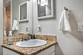 Breezy Beachfront Condo in Heart of Corpus Christi