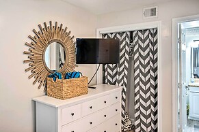 Breezy Beachfront Condo in Heart of Corpus Christi