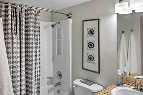 Breezy Beachfront Condo in Heart of Corpus Christi