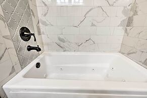 Convenient Fairbanks Guest Suite w/ Grill!