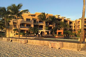 Playa del Carmen Beachfront Condo w/ Pool Access!