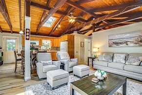Breathtaking Newbury Cottage w/ Deck on Chalk Pond