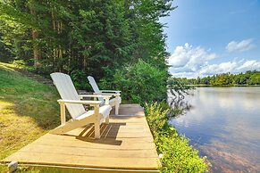 Breathtaking Newbury Cottage w/ Deck on Chalk Pond