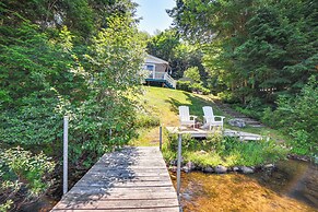 Breathtaking Newbury Cottage w/ Deck on Chalk Pond