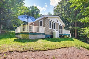 Breathtaking Newbury Cottage w/ Deck on Chalk Pond