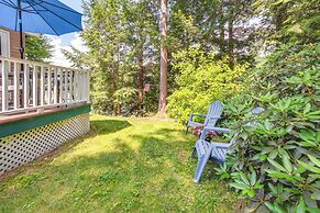 Breathtaking Newbury Cottage w/ Deck on Chalk Pond