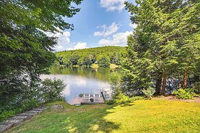 Breathtaking Newbury Cottage w/ Deck on Chalk Pond