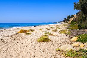 Cozy Cali Condo, Walk to Summerland Beach!
