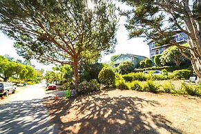Cozy Cali Condo, Walk to Summerland Beach!