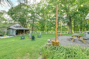 Renovated Catskills Farmhouse w/ Game Room!