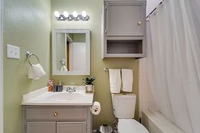 Updated Lubbock Vacation Rental With Yard!