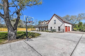 Waterfront Family Home w/ Patio in Hitchcock