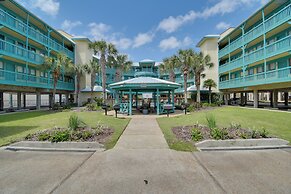 Vibrant Gulf Shores Getaway w/ Pool & Beach Access