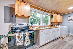2 Mi to Ski Sapphire: Pet-friendly Cashiers Cabin