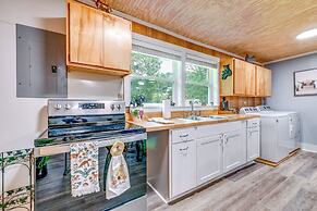 Pet-friendly Cashiers Cabin: Fire Pit, Near Lakes!