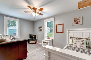 2 Mi to Ski Sapphire: Pet-friendly Cashiers Cabin