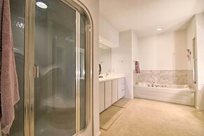 House on Lake of the Ozarks w/ Dock & Pool Table!