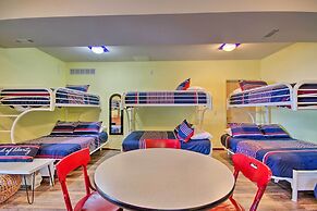 House on Lake of the Ozarks w/ Dock & Pool Table!