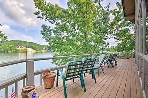 House on Lake of the Ozarks w/ Dock & Pool Table!