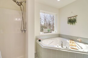 3 Mi to Kalahari: Pocono Summit Home w/ Pool Table