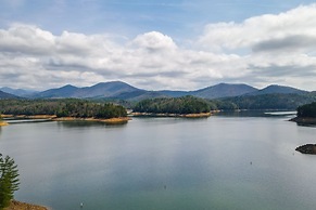 Murphy Cabin w/ Views < 1 Mi to Hiwassee Lake!