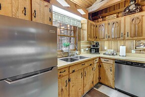 Murphy Cabin w/ Views < 1 Mi to Hiwassee Lake!