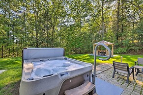Hot Tub & Yard: Stroudsburg Home in Poconos