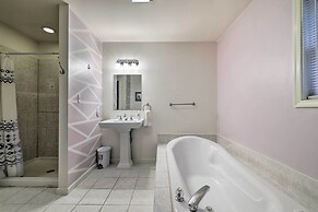 Hot Tub & Yard: Stroudsburg Home in Poconos