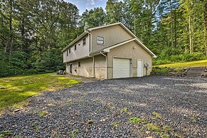 Hot Tub & Yard: Stroudsburg Home in Poconos