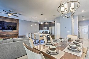 ~ 6 Mi to Disney: Kissimmee Retreat w/ Pool!