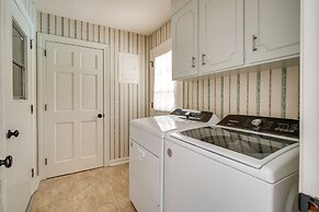 Wilmington Rental ~ 4 Mi to Wrightsville Beach!