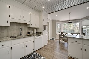 Wilmington Rental ~ 4 Mi to Wrightsville Beach!