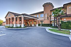 Cozy Resort Townhome w/ Gas Grill, 3 Mi to Disney!