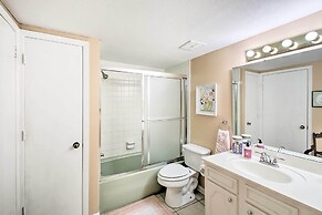 Townhome on Lake Desoto: Deck + Water Views!