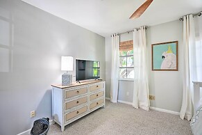 Relaxing Condo w/ Screened-in Lanai, 4 Mi to Beach