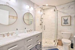 Relaxing Condo w/ Screened-in Lanai, 4 Mi to Beach