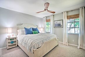 Relaxing Condo w/ Screened-in Lanai, 4 Mi to Beach