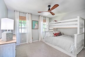 Relaxing Condo w/ Screened-in Lanai, 4 Mi to Beach