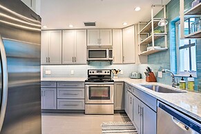 Relaxing Condo w/ Screened-in Lanai, 4 Mi to Beach