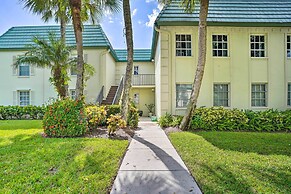 Relaxing Condo w/ Screened-in Lanai, 4 Mi to Beach