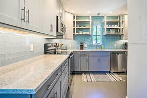 Relaxing Condo w/ Screened-in Lanai, 4 Mi to Beach