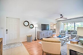 Relaxing Condo w/ Screened-in Lanai, 4 Mi to Beach