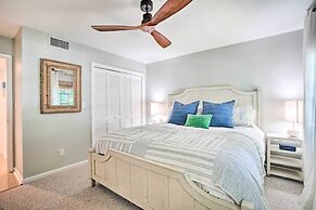 Relaxing Condo w/ Screened-in Lanai, 4 Mi to Beach