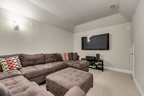 Patio & Game Room: Modern Home in Frisco