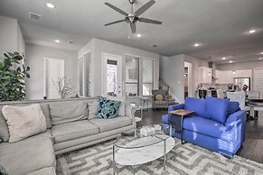 Patio & Game Room: Modern Home in Frisco