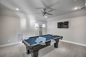 Patio & Game Room: Modern Home in Frisco