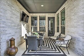 Patio & Game Room: Modern Home in Frisco