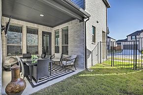 Patio & Game Room: Modern Home in Frisco