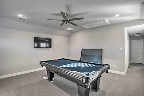 Patio & Game Room: Modern Home in Frisco