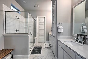 Patio & Game Room: Modern Home in Frisco